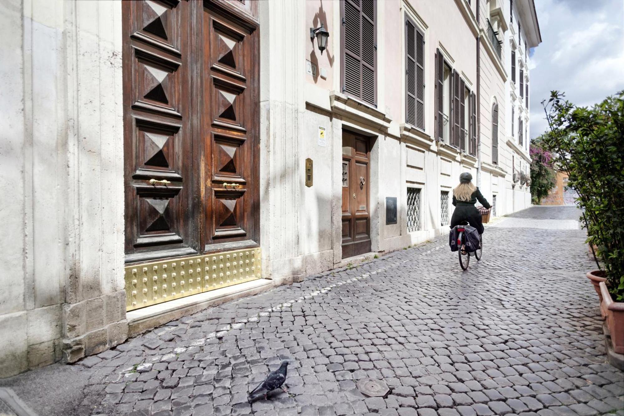 Vakantiehuis Trasteverehome - Artists Loft With Private Parking In Trastevere Rome