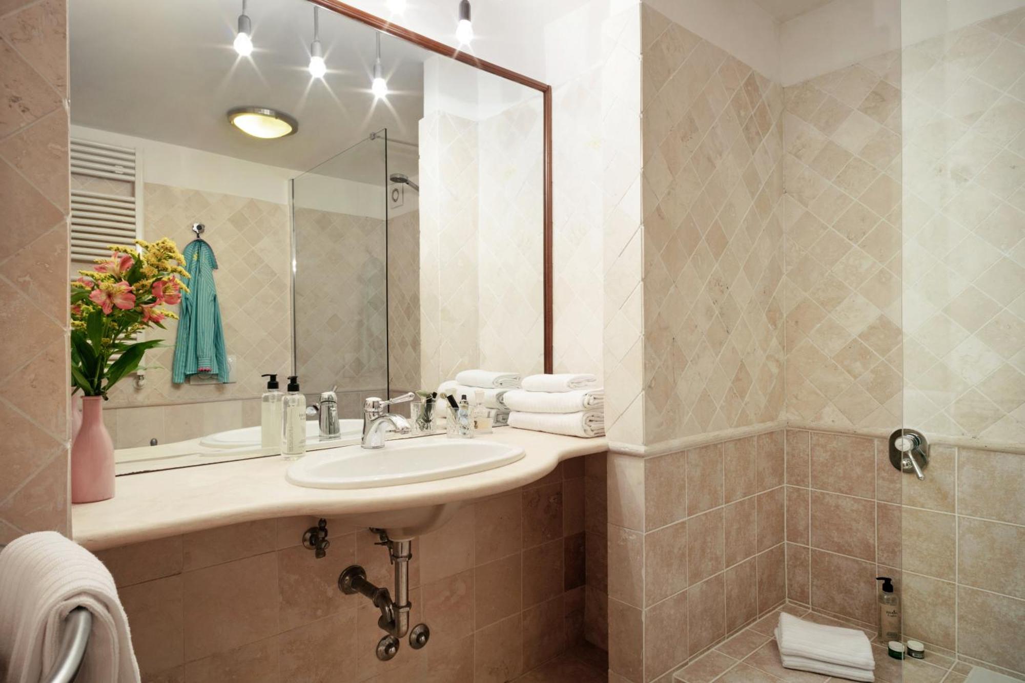 Vakantiehuis Trasteverehome - Artists Loft With Private Parking In Trastevere Rome